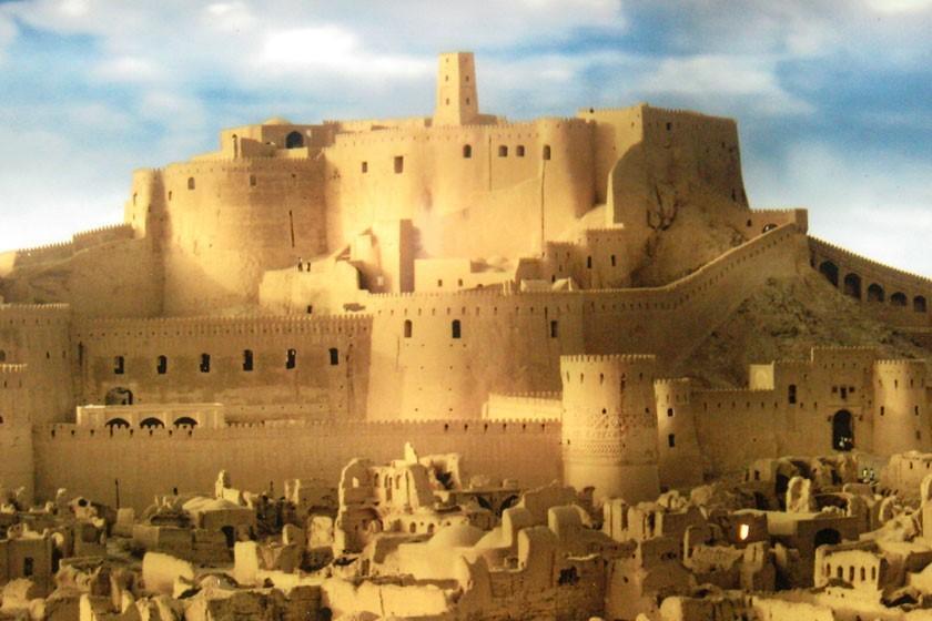 عکس، لباس جالب رهبری در بازدید از مناطق زلزله زده بم عکس، لباس جالب رهبری در بازدید از مناطق زلزله زده بم