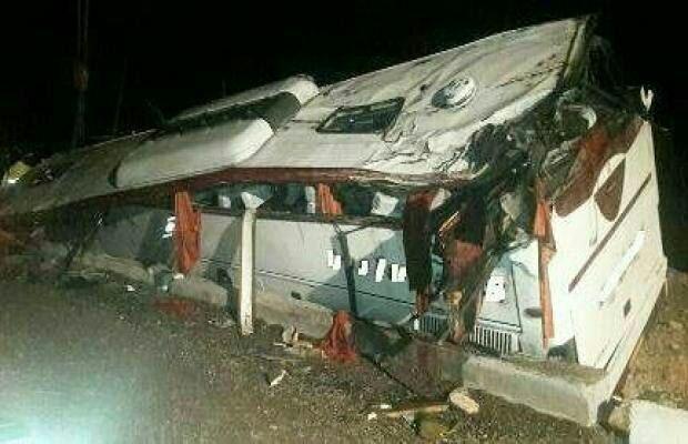38 مصدوم و کشته بر اثر واژگونی اتوبوس 38 مصدوم و کشته بر اثر واژگونی اتوبوس