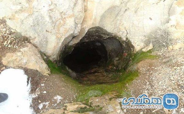 غار پریان یکی از جاذبه های گردشگری استان اصفهان است