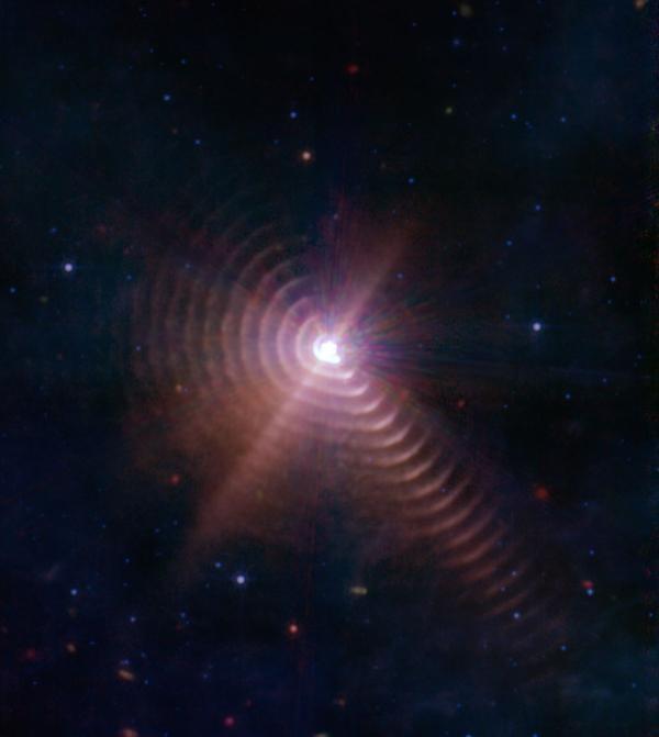 تلسکوپ فضایی جیمز وب تصاویر باورنکردنی از گرد و غبار بین دو ستاره و فشار تابش گرفته است