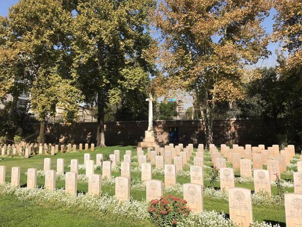 این محله خانه ابدی سربازان جنگ جهانی است ، گورستانی برای دفن سربازان انگلیسی و آمریکایی